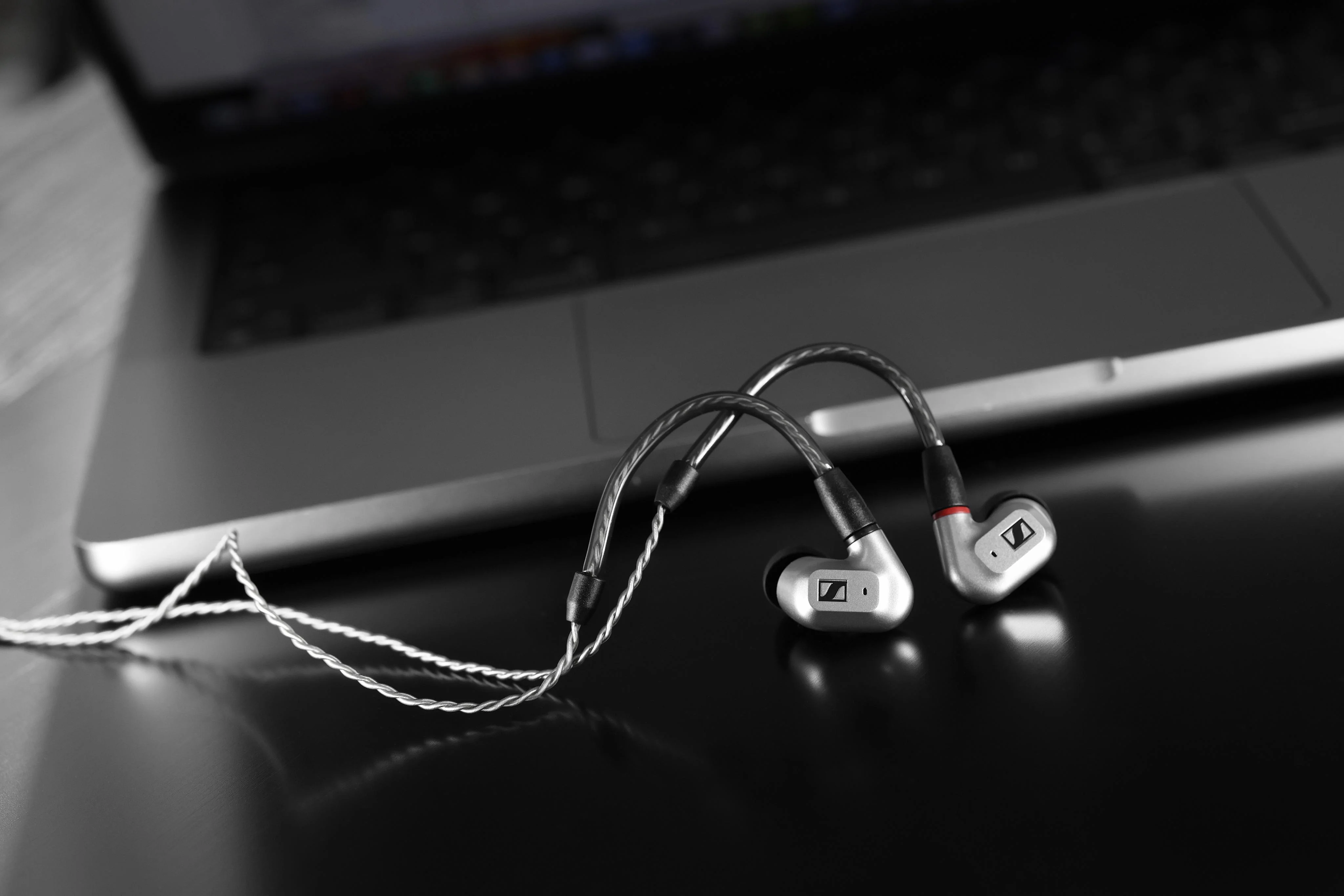 IE 200 Silver Refurbished - Image 8